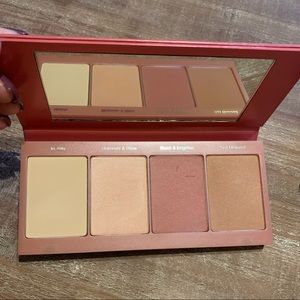 Clinique All Glow Highlight pallete- 💕🦄💕